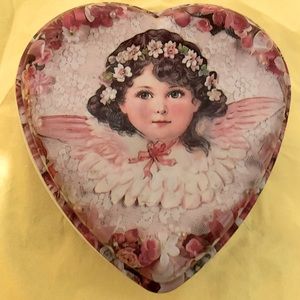 Vintage looking jewelry heart shaped trinket 💘